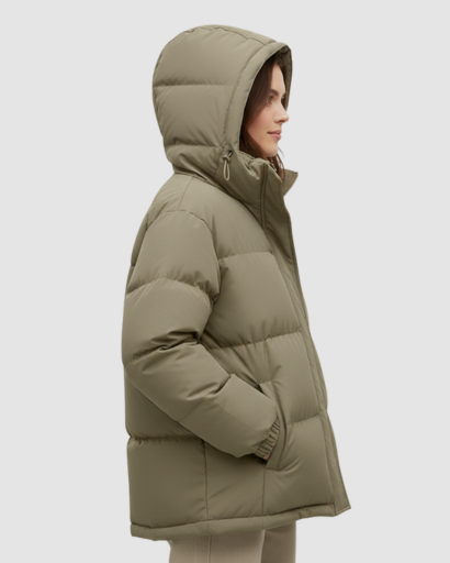 Manteau d'hiver femme rembourré porté en extérieur