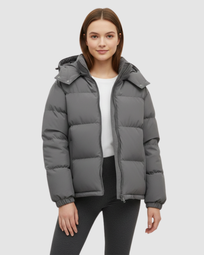 Manteau d'hiver femme rembourré porté en extérieur