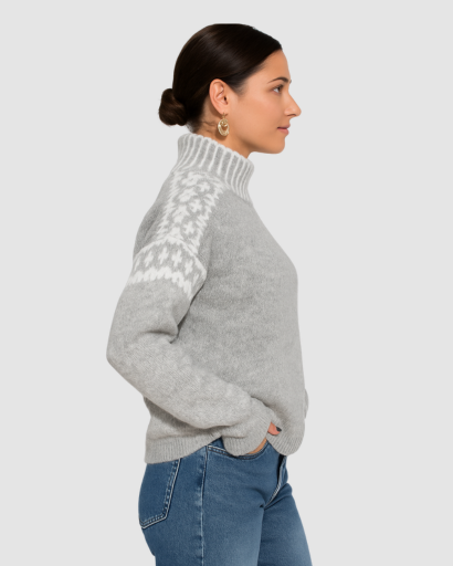 Pull femme col montant motif nordique gris, détail du motif jacquard