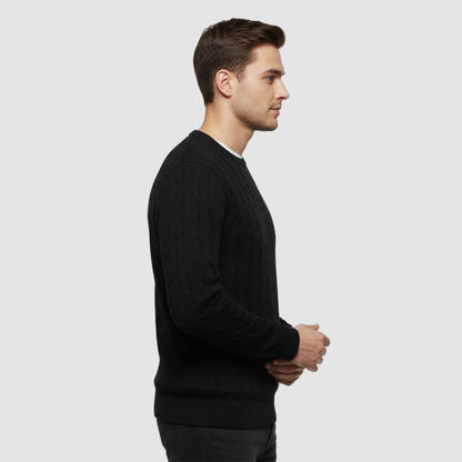 Pull homme en maille torsadée col rond porté en automne
