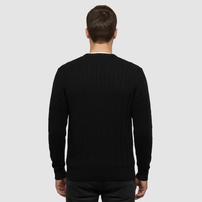 Pull homme en maille torsadée col rond porté en automne