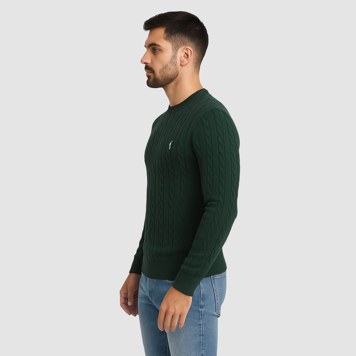 Pull homme en maille torsadée col rond porté en automne
