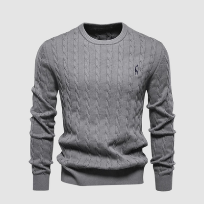 Pull homme en maille torsadée col rond porté en automne