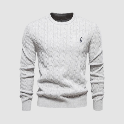 Pull homme en maille torsadée col rond porté en automne