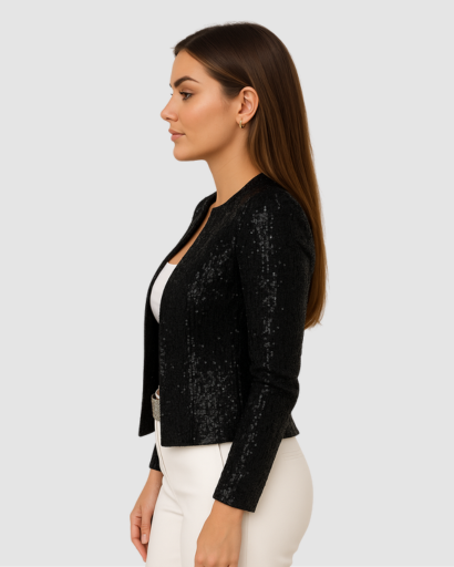 Veste courte femme à paillettes portée en soirée