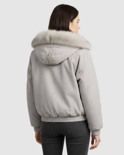 Veste courte femme à col fourrure oversize portée en hiver