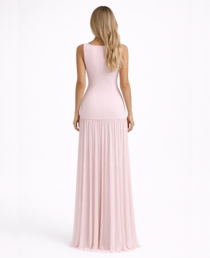 Robe longue ajustée sans manches avec jupe plissée fluide