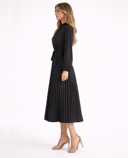 Robe midi plissée à manches longues avec col montant et ceinture