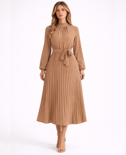 Robe midi plissée à manches longues avec col montant et ceinture