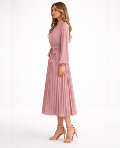 Robe midi plissée à manches longues avec col montant et ceinture