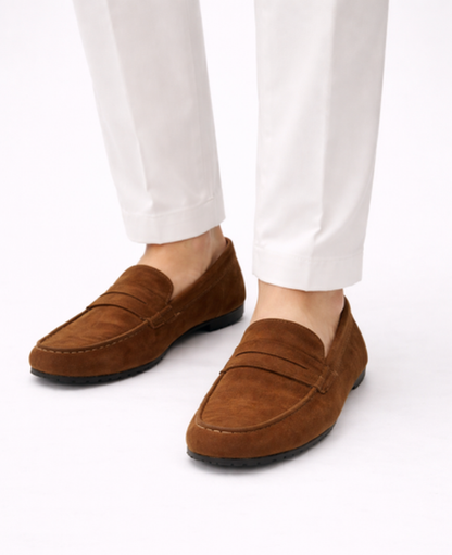 Mocassins homme en suédine coupe classique à enfiler