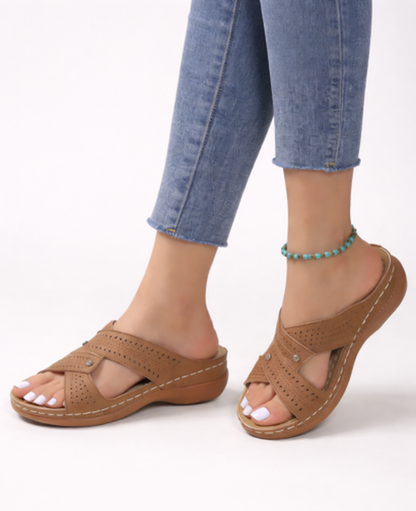 Sandales Femme – Brides Croisées Perforées & Semelle Ergonomique, Confort Plateforme Été