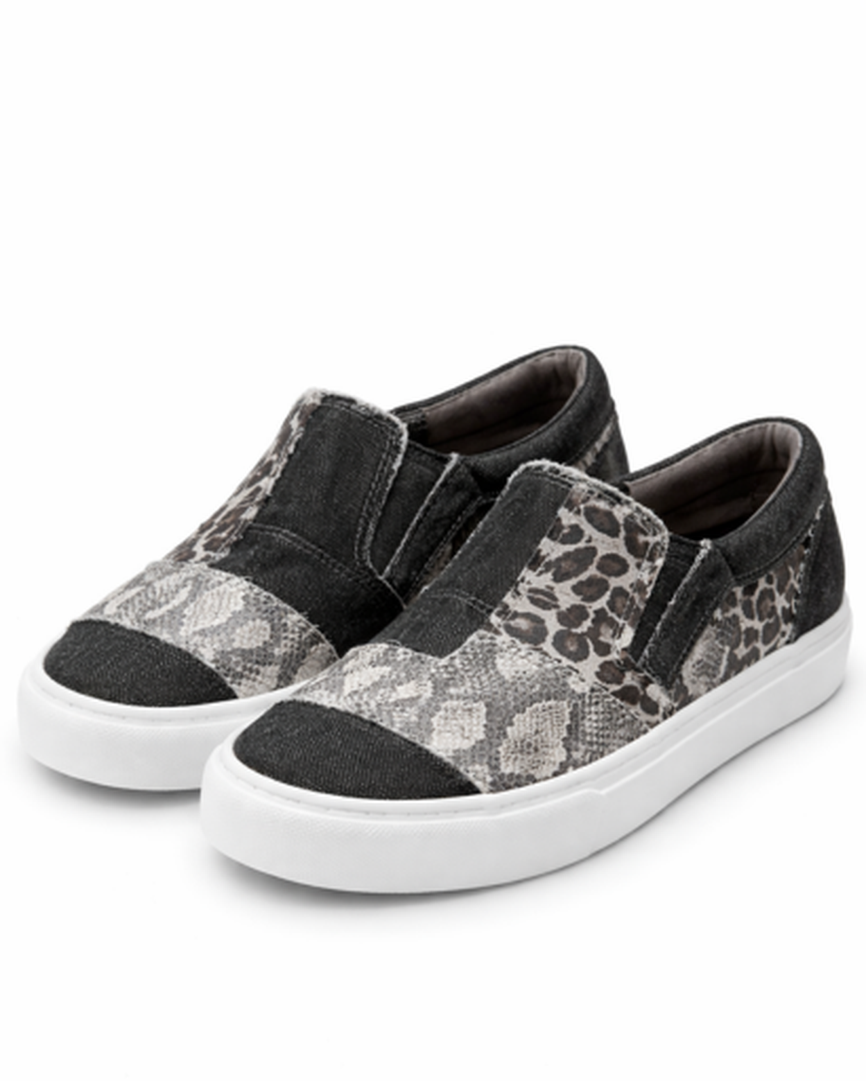 baskets slip-on motifs animaliers, détail semelle épaisse