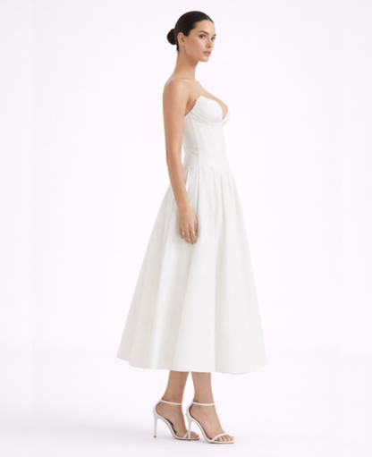 Robe bustier midi évasée avec décolleté structuré et taille cintrée