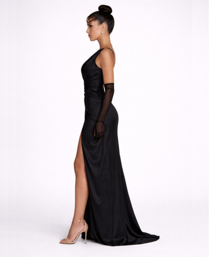 Robe Longue Satinée Drapée Une Épaule — Soirée et Invitée de Mariage