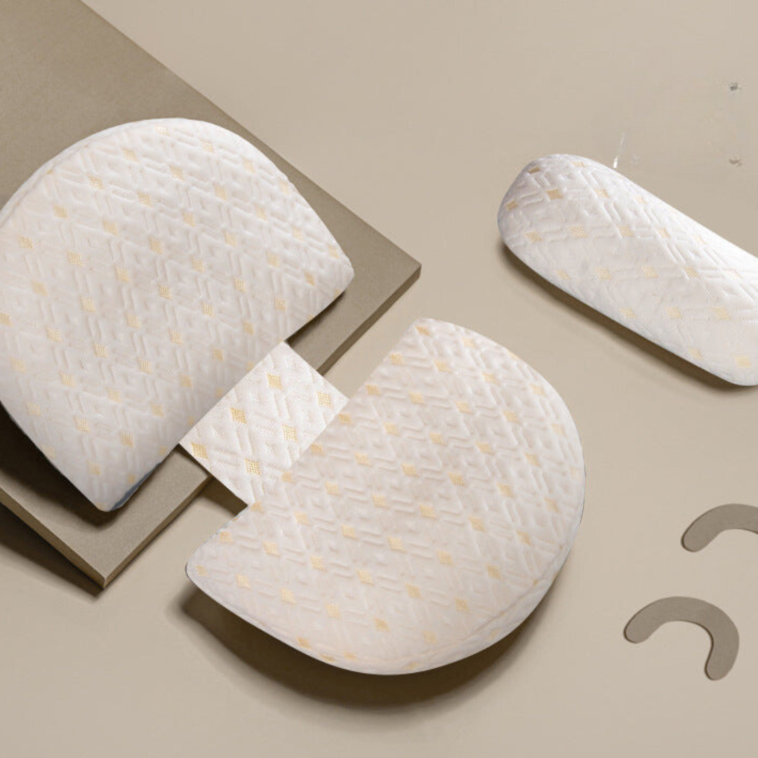 Gros plan sur la cale-jambes du coussin de grossesse