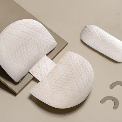 Gros plan sur la cale-jambes du coussin de grossesse
