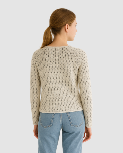Pull maille femme col rond, détail du motif texturé