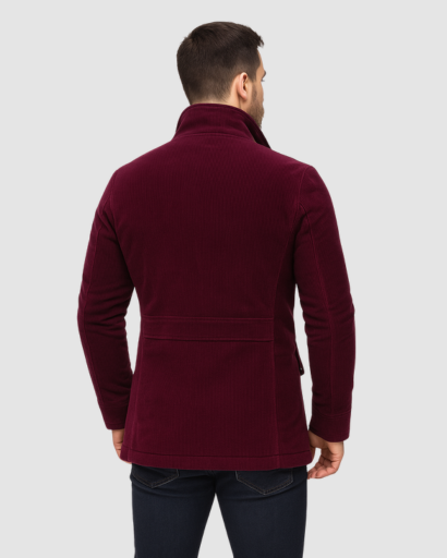 Manteau homme à col montant porté en ville