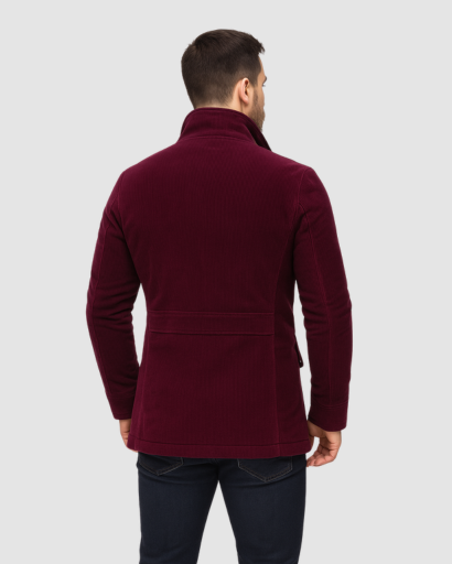 Manteau homme à col montant porté en ville