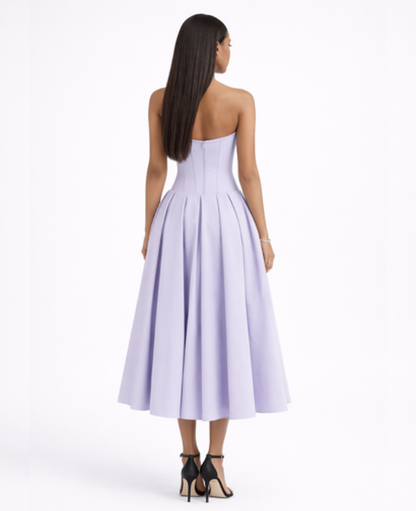 Robe bustier midi évasée avec décolleté structuré et taille cintrée