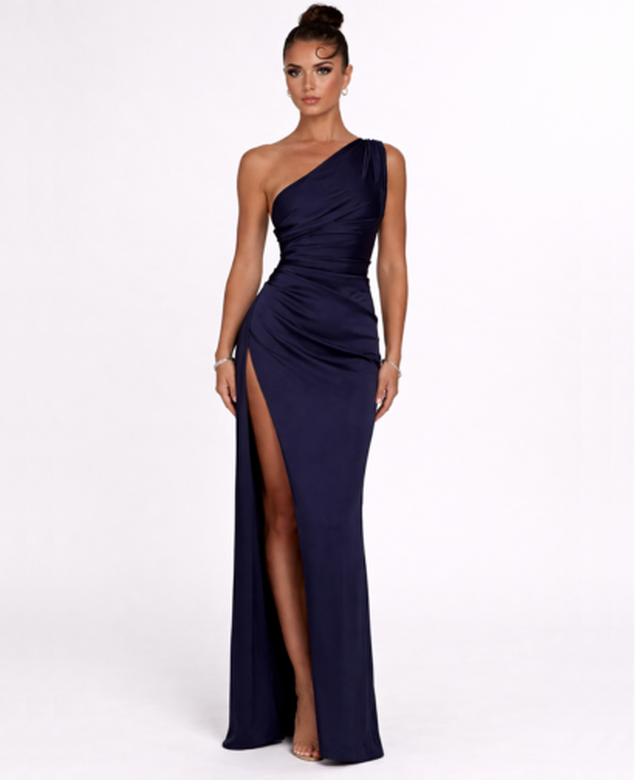 Robe Longue Satinée Drapée Une Épaule — Soirée et Invitée de Mariage
