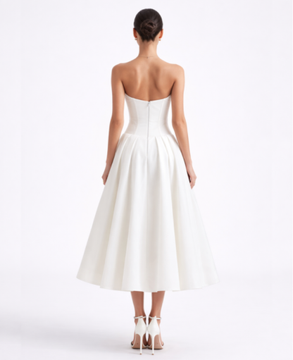 Robe bustier midi évasée avec décolleté structuré et taille cintrée