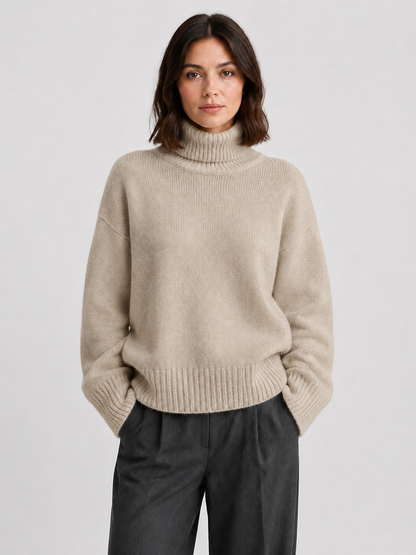 Pull oversize col roulé kaki, vue de face