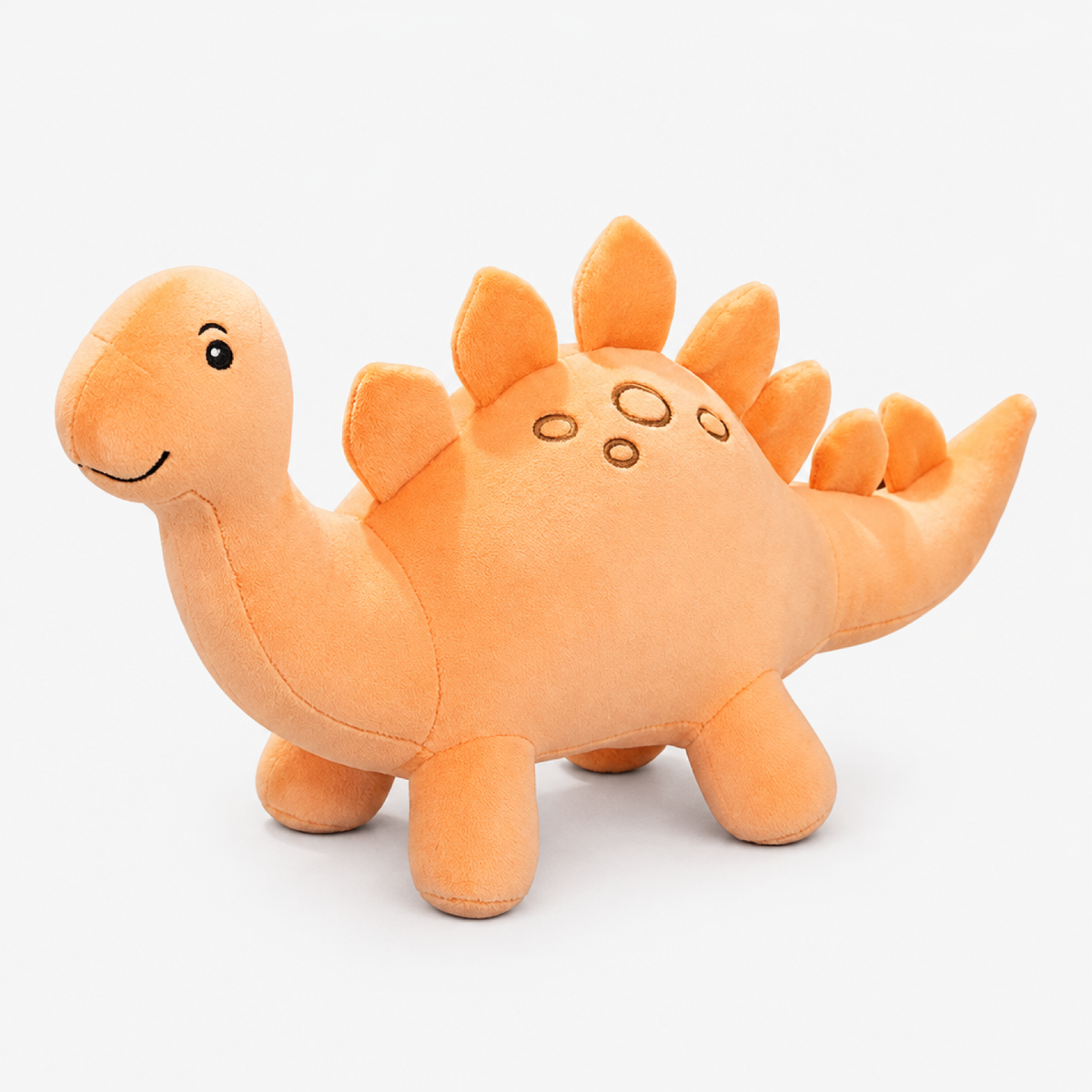 Peluche dinosaure stégosaure orange sur fond blanc studio