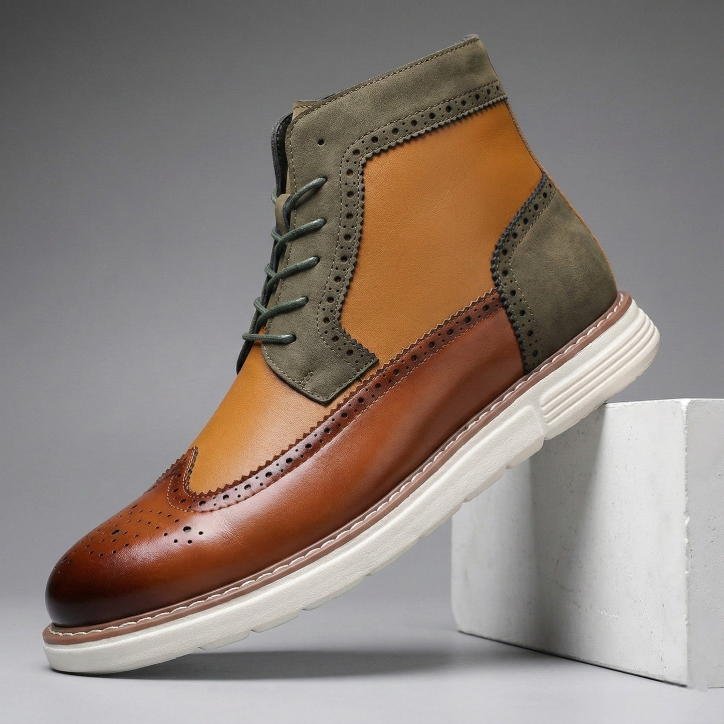 Bottines hybrides brogue femme, détail des perforations wingtip et de la fermeture zip