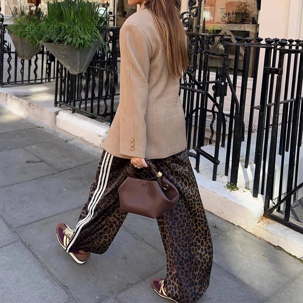 Blazer femme tailleur, détail coupe structurée