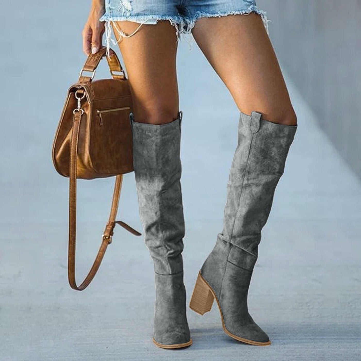 Bottes cuissardes femme daim, détail hauteur genou