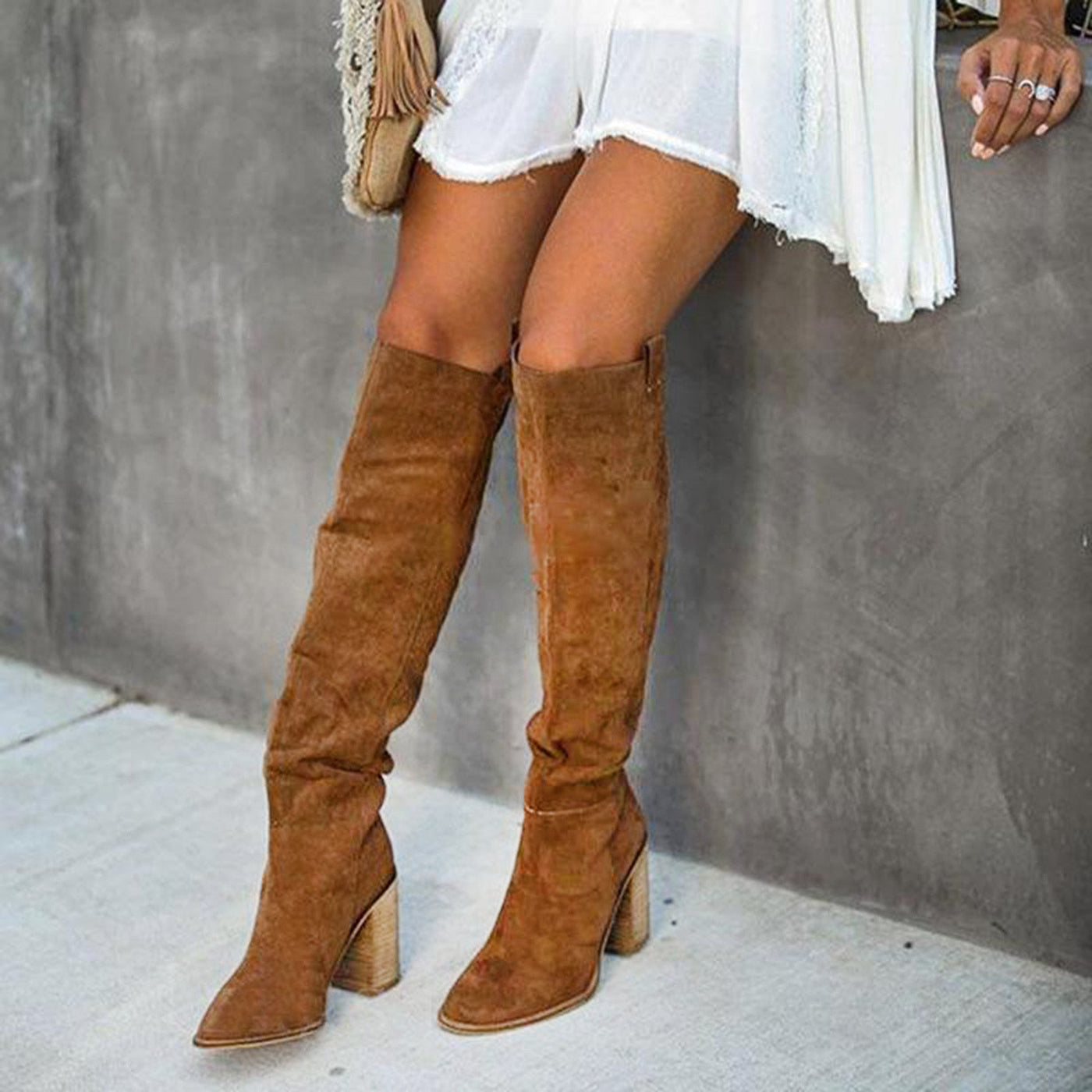 Bottes cuissardes femme daim marron, élégance chic automne