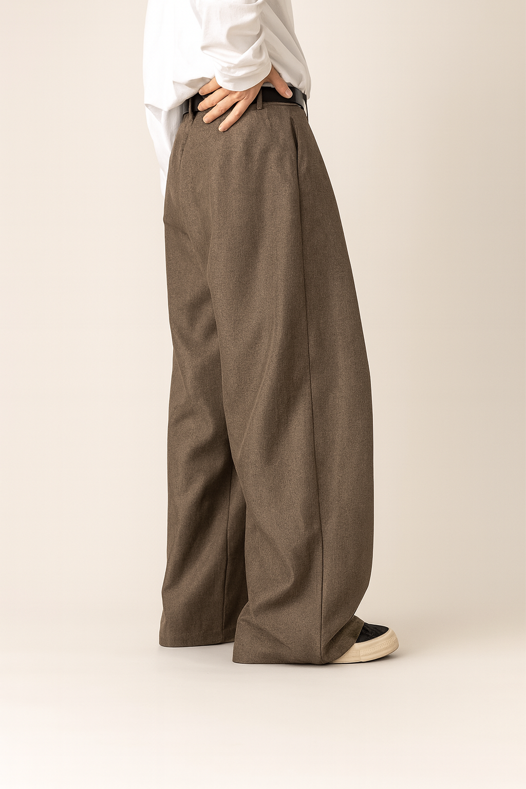 Pantalon homme à plis, coupe ajustée casual chic