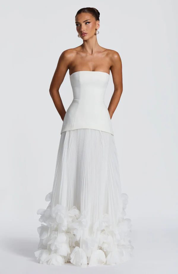Robe de soirée longue cintrée pour femme, coloris blanc, vue de face