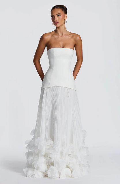 Robe de soirée longue cintrée pour femme, coloris blanc, vue de face