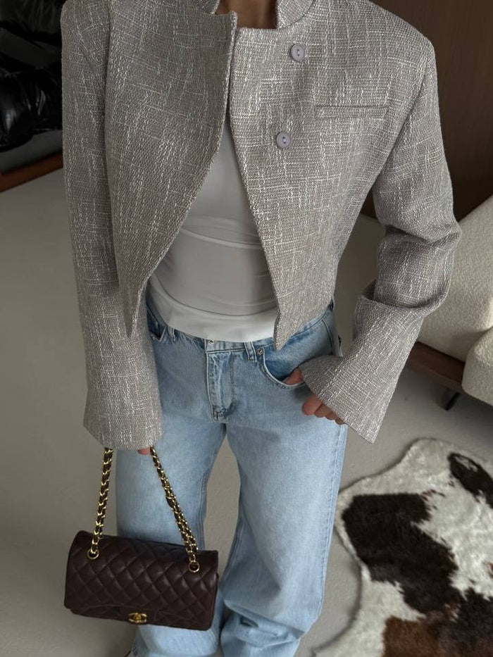Veste courte femme col montant gris clair, coupe structurée chic mi-saison