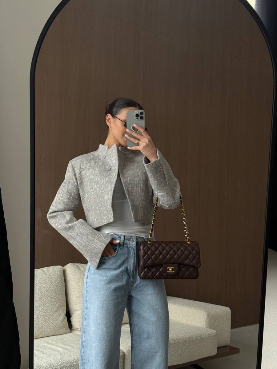Veste courte femme col montant, détail coupe structurée