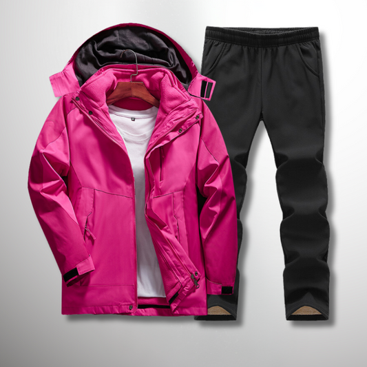 Ensemble softshell outdoor femme coupe-vent et imperméable en paysage montagneux