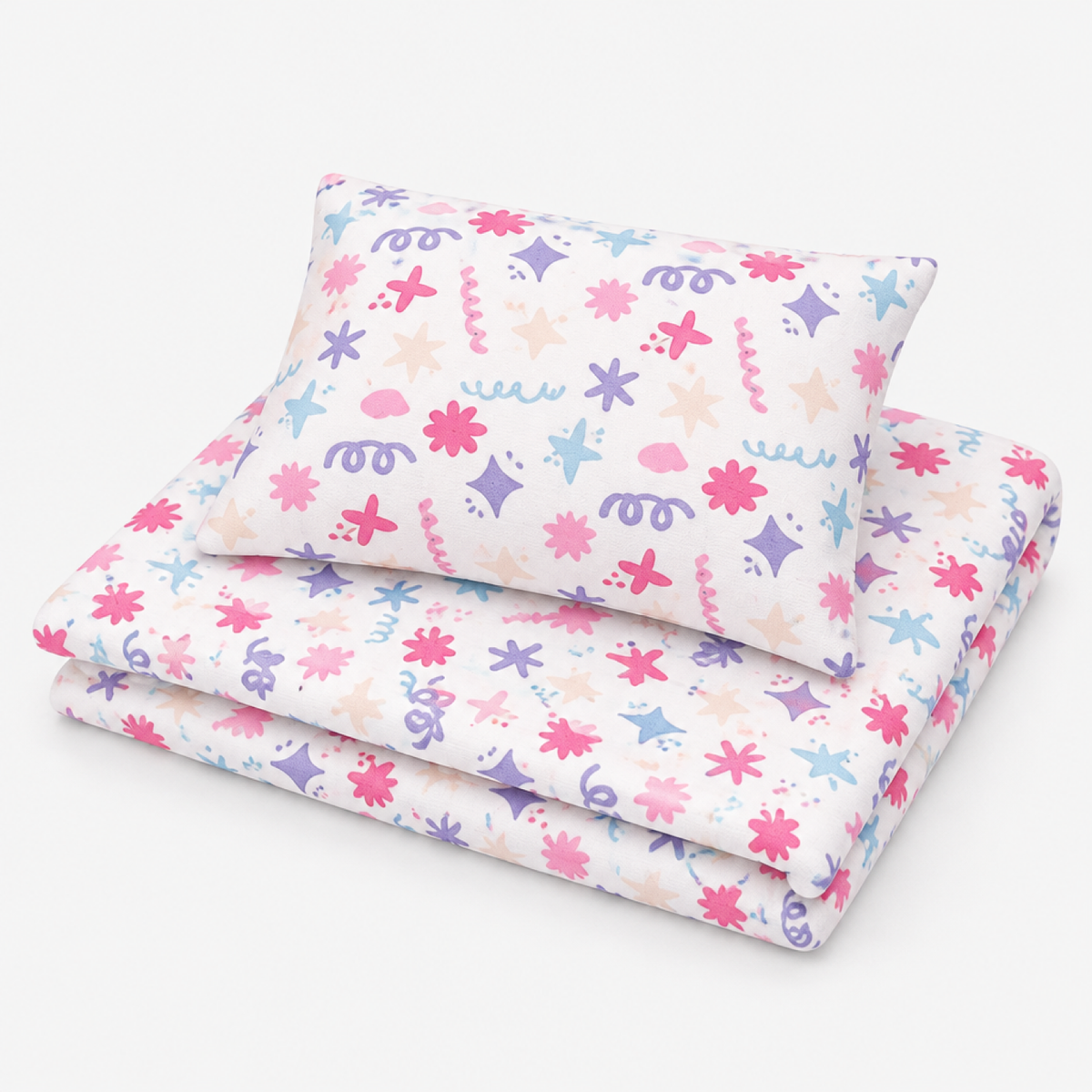 Gros plan sur le tissu et le motif de l'oreiller et de la couverture assortis pour poupée
