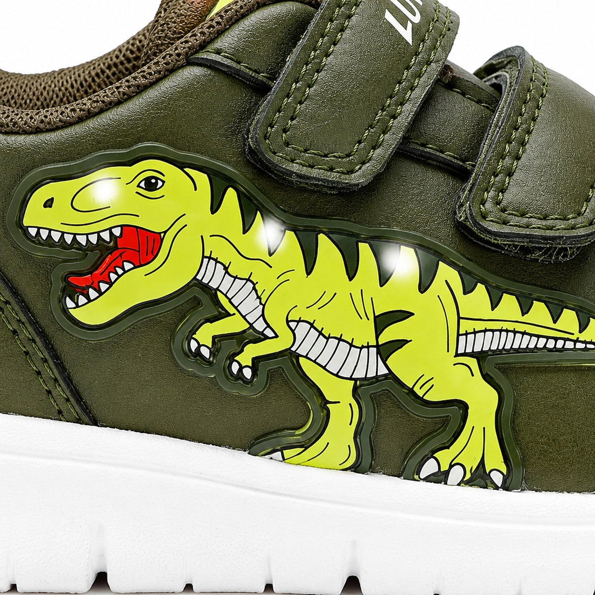 Gros plan sur l'imprimé dinosaure T-Rex sur le côté de la basket enfant lumineuse LED vert kaki