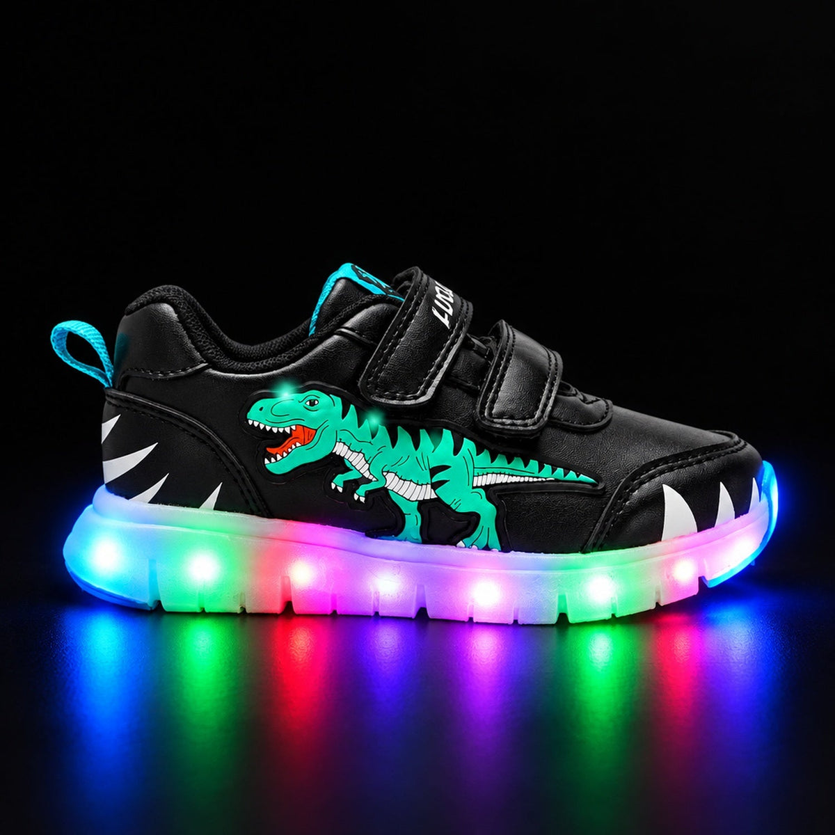 Basket enfant noire avec lumières LED qui s'illuminent dans le noir