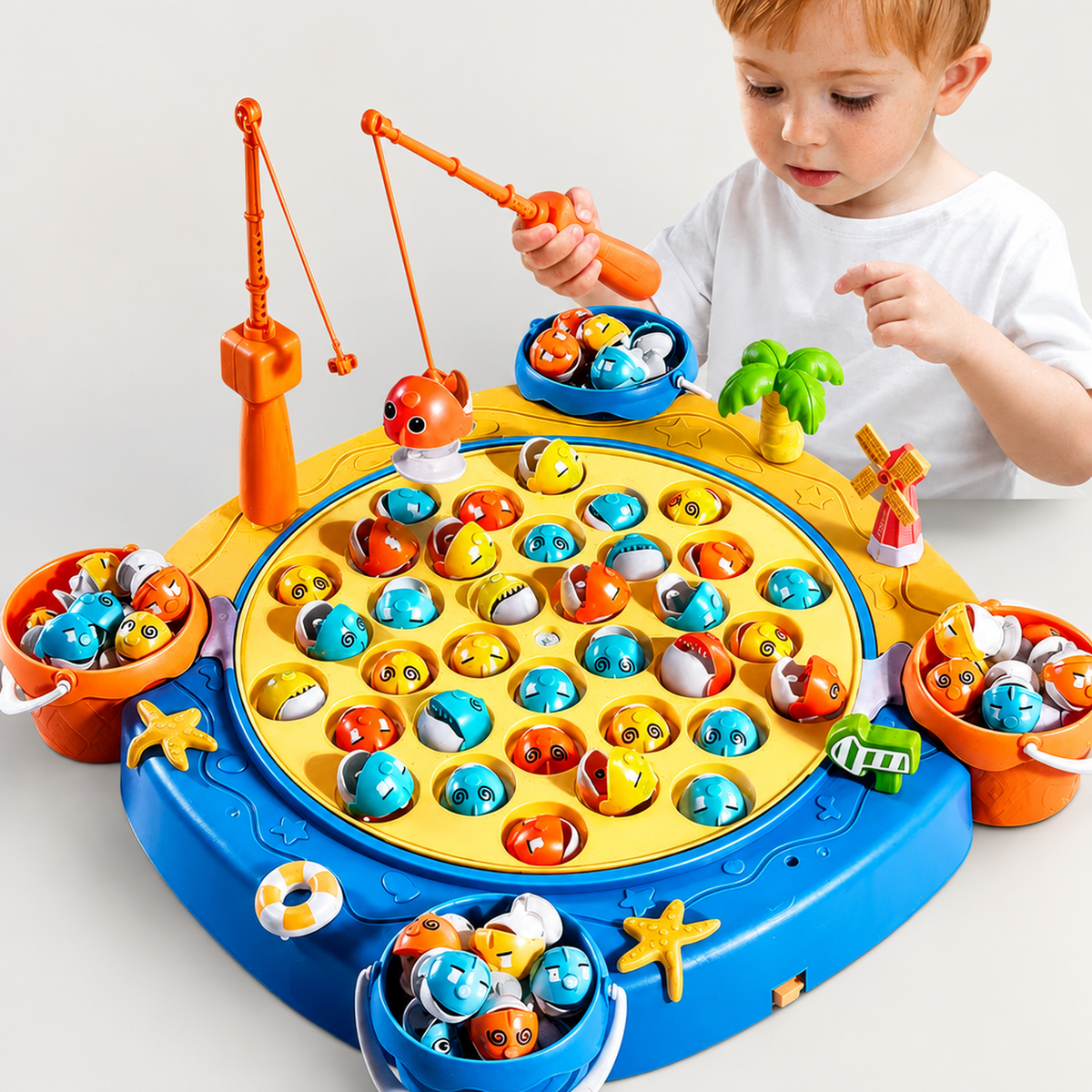 Jeune enfant jouant avec le jeu de pêche magnétique bleu, attrapant les poissons colorés avec la canne