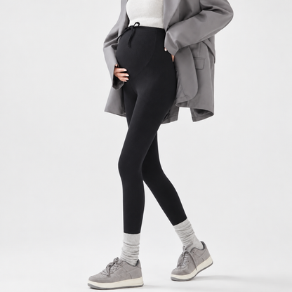 Legging maternité côtelé noir, vue de face en studio montrant le panneau de soutien ventre à taille haute à cordon