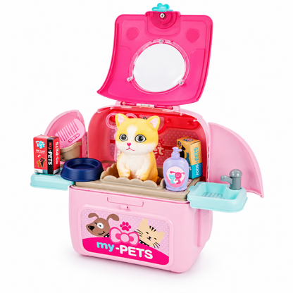 Peluche chat rose du coffret vétérinaire posée à côté de son sac de transport rose à fermeture éclair