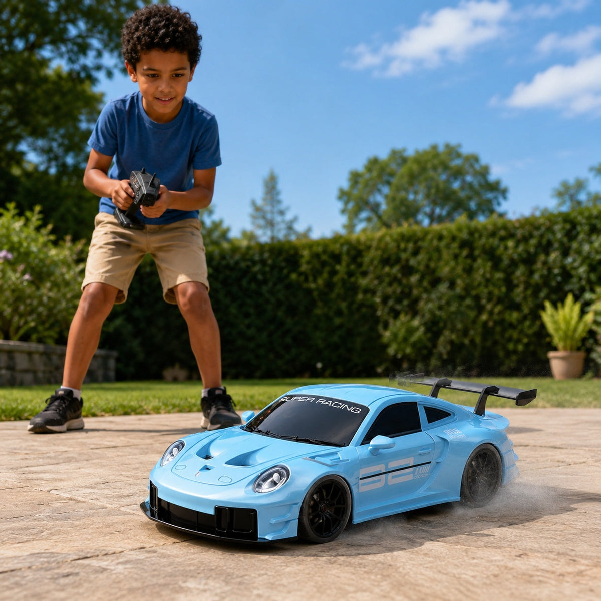 Voiture de drift RC en action en intérieur