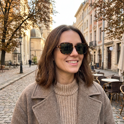 Lunettes de Soleil Mixtes  Collection Tendance Protection UV  Style Ch porte en automne