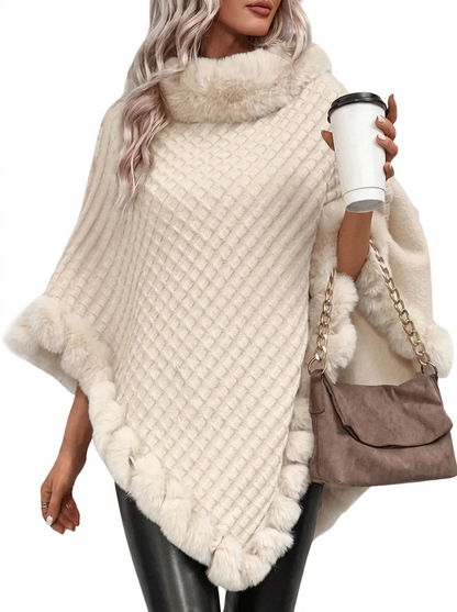 Poncho en maille oversize avec bordure fausse fourrure, détail de la maille torsadée