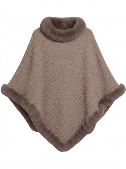 Poncho en maille oversize avec bordure fausse fourrure, vue d'ensemble portée