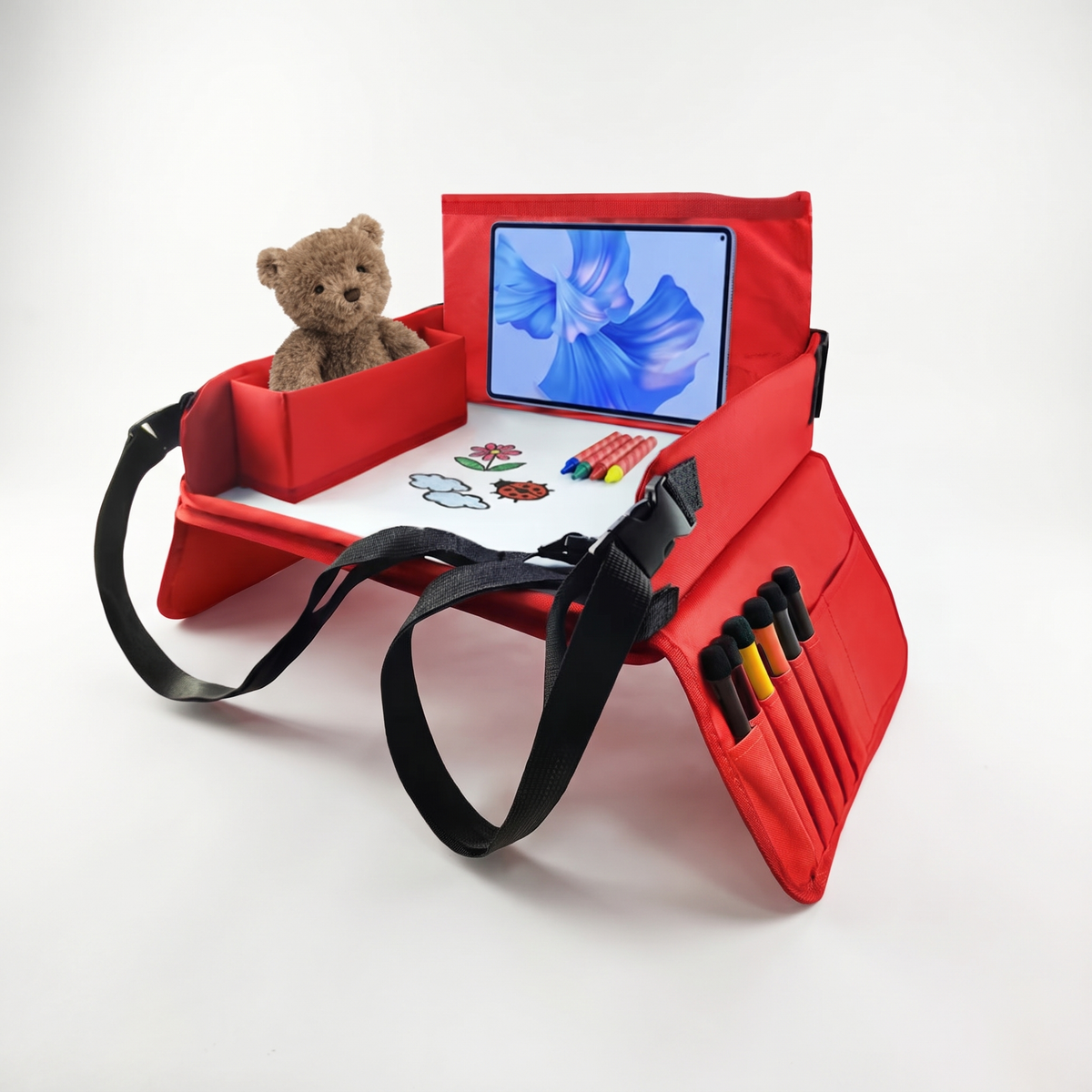 Plateau de voyage pour enfant rouge, avec ourson en peluche, support tablette, surface tableau blanc et pochettes à crayons